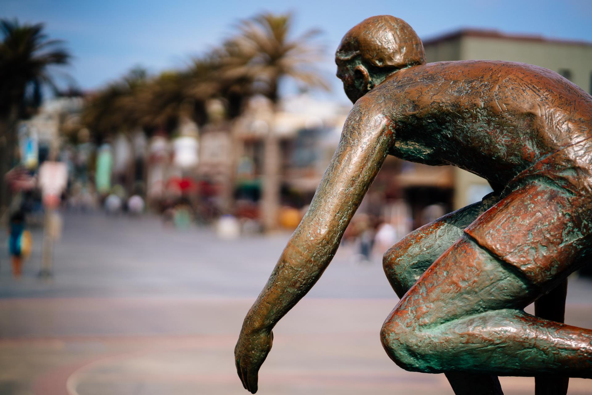 Surfer statue looking at Pier Plaza